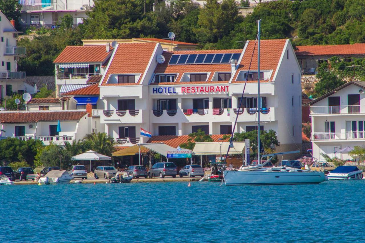 House Hotel Plava Laguna Tisno Ngoại thất bức ảnh