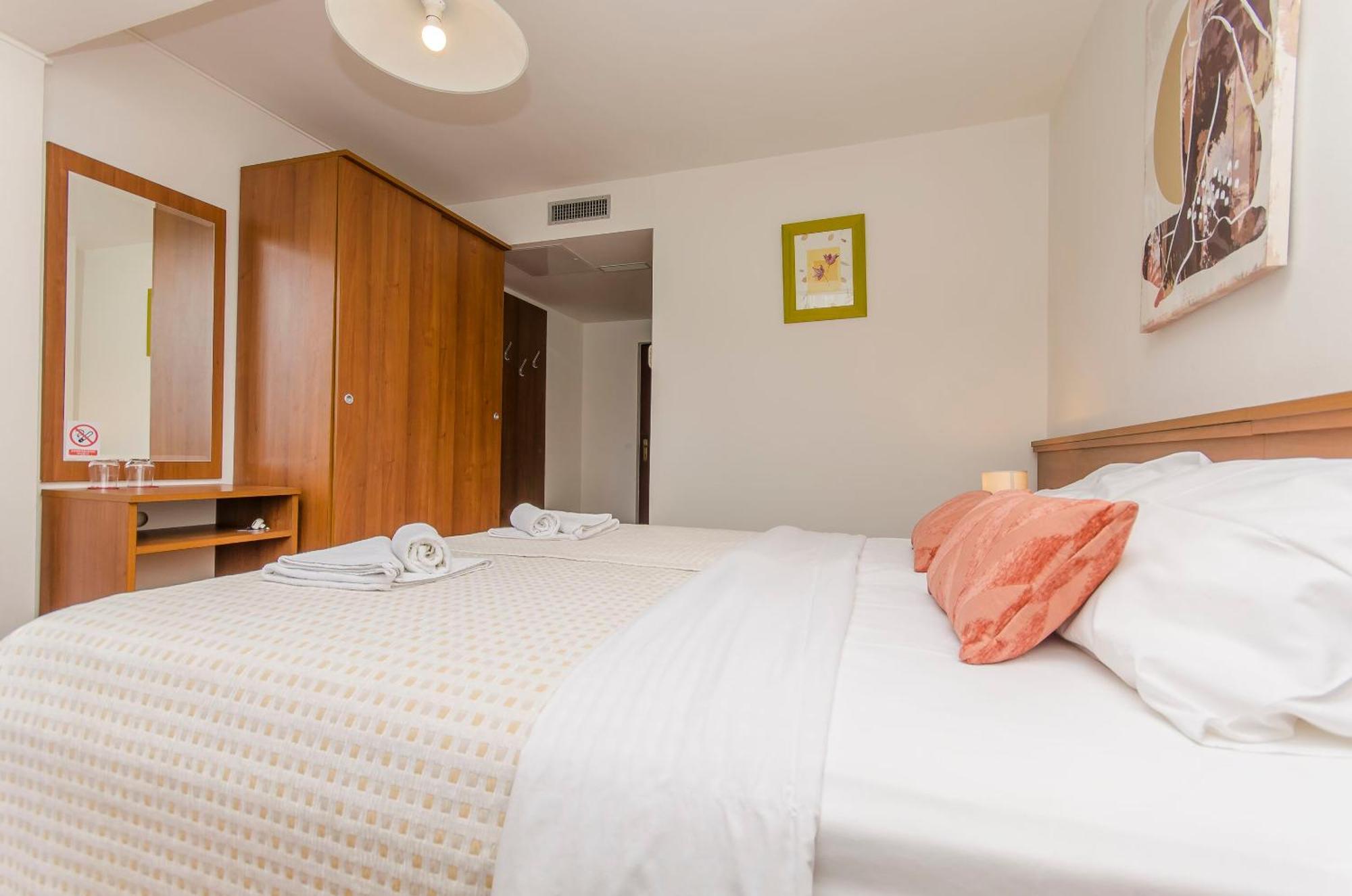 House Hotel Plava Laguna Tisno Ngoại thất bức ảnh
