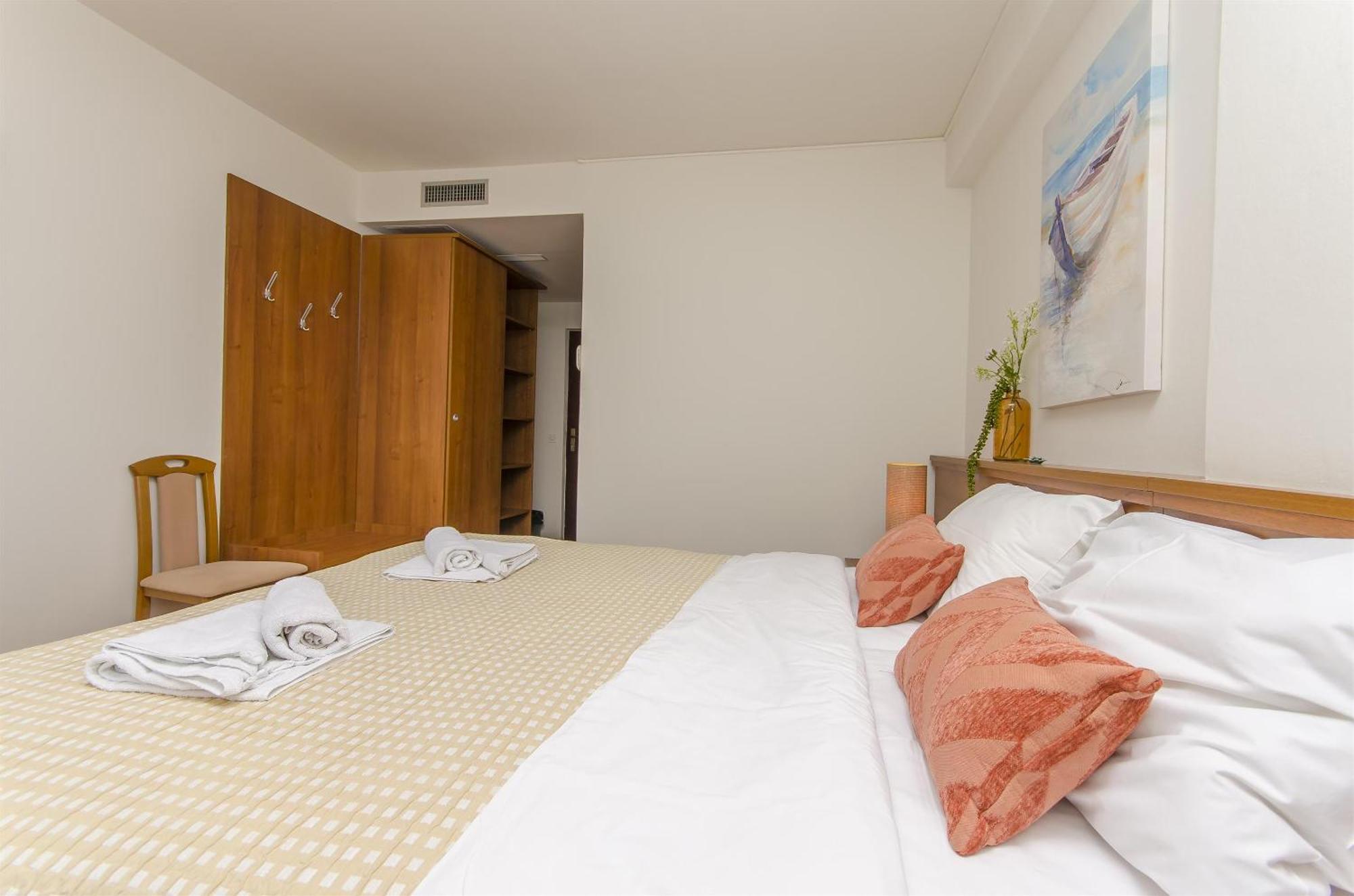 House Hotel Plava Laguna Tisno Ngoại thất bức ảnh