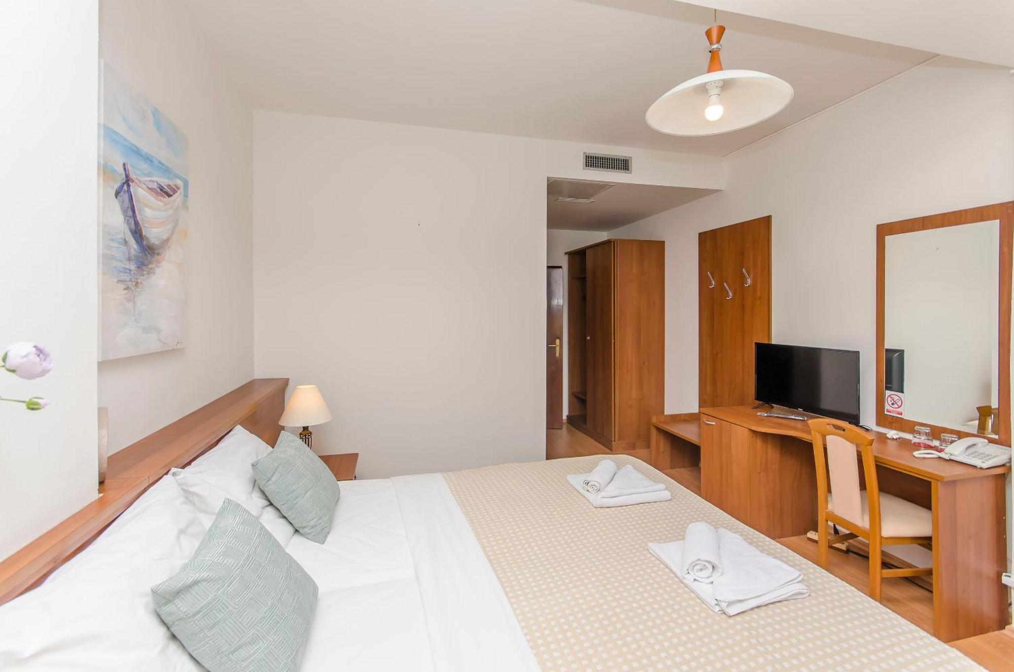House Hotel Plava Laguna Tisno Ngoại thất bức ảnh