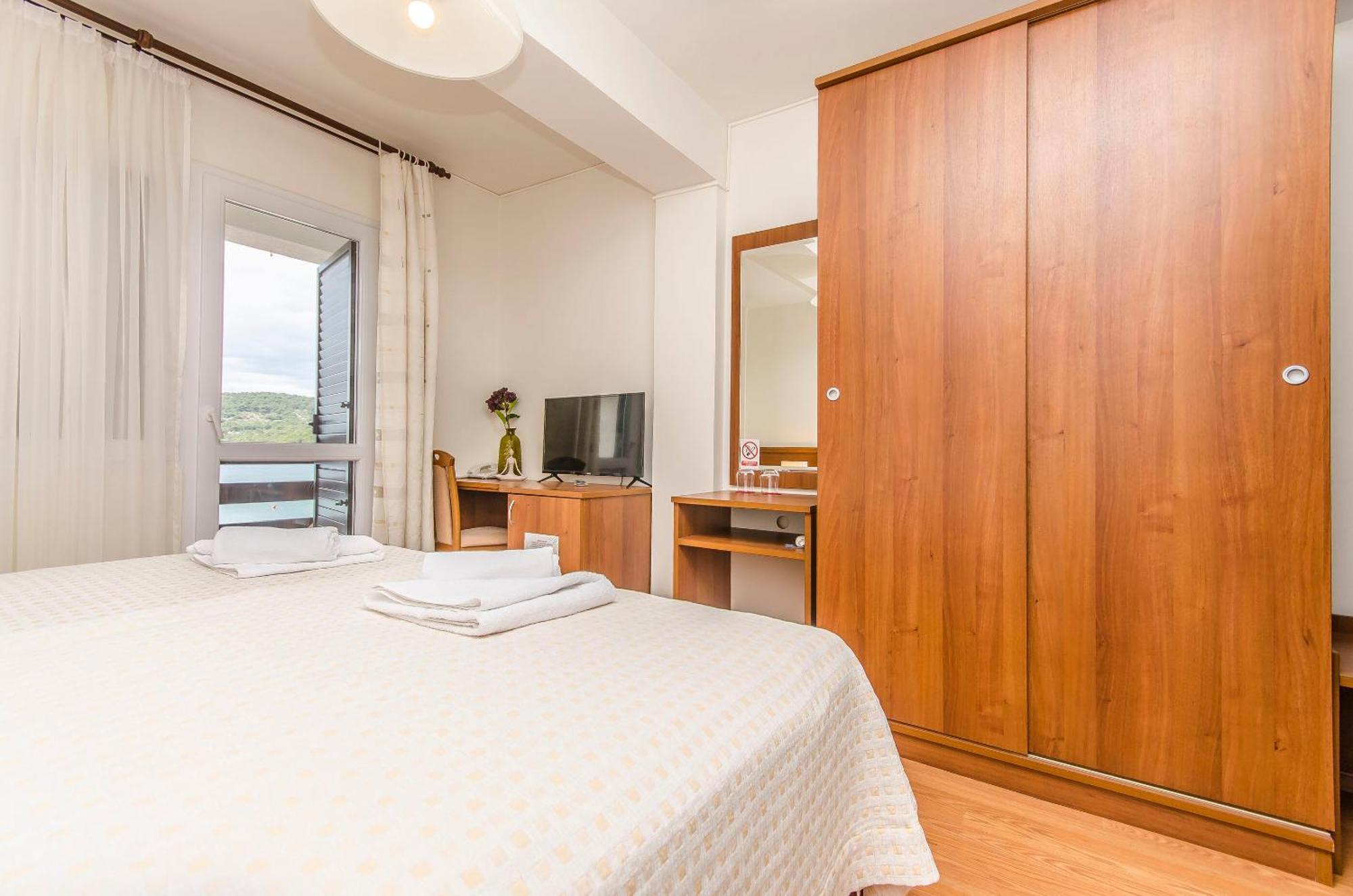 House Hotel Plava Laguna Tisno Ngoại thất bức ảnh