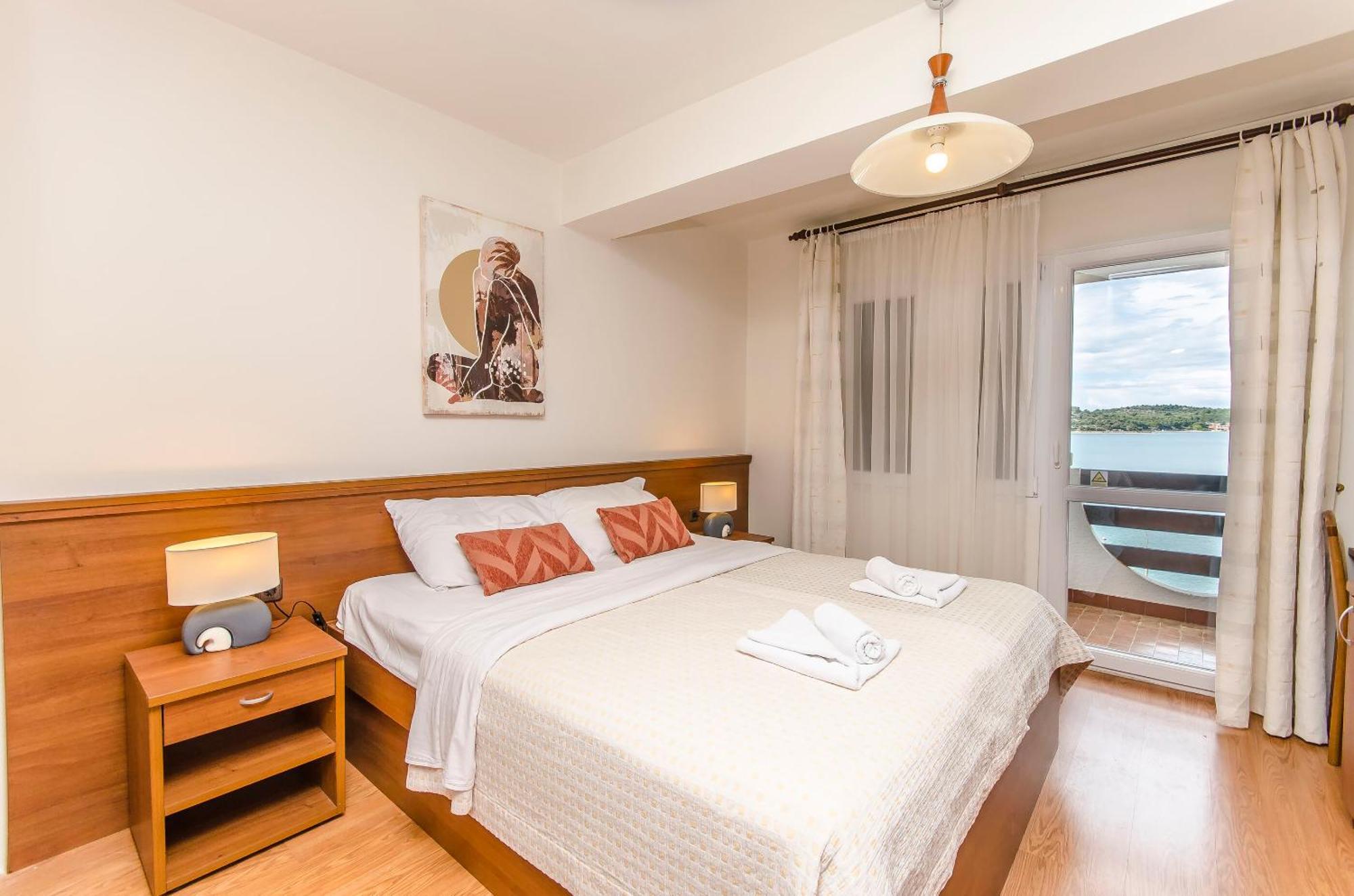 House Hotel Plava Laguna Tisno Ngoại thất bức ảnh
