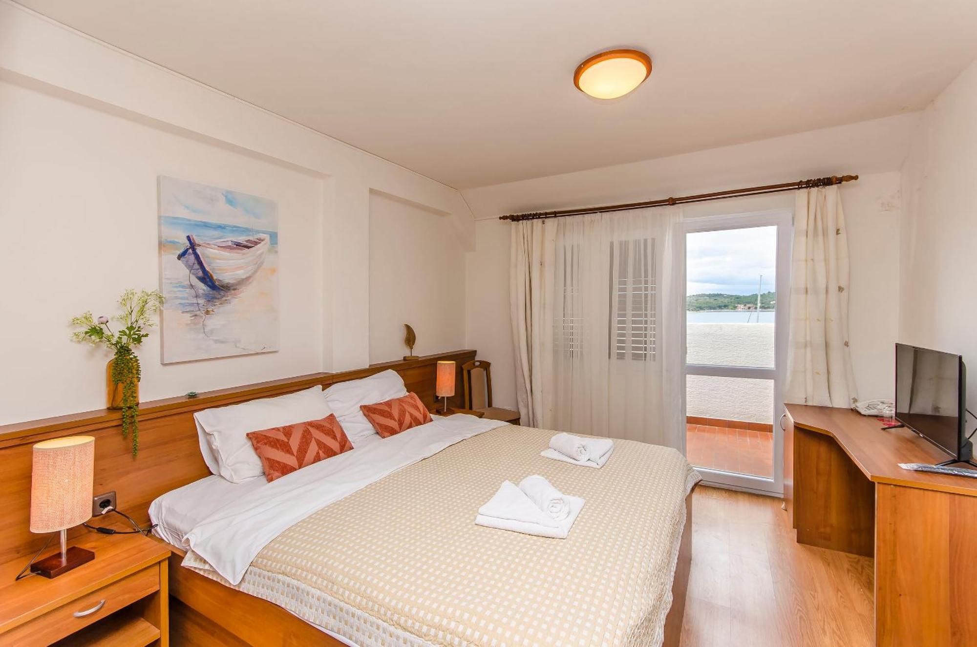 House Hotel Plava Laguna Tisno Ngoại thất bức ảnh