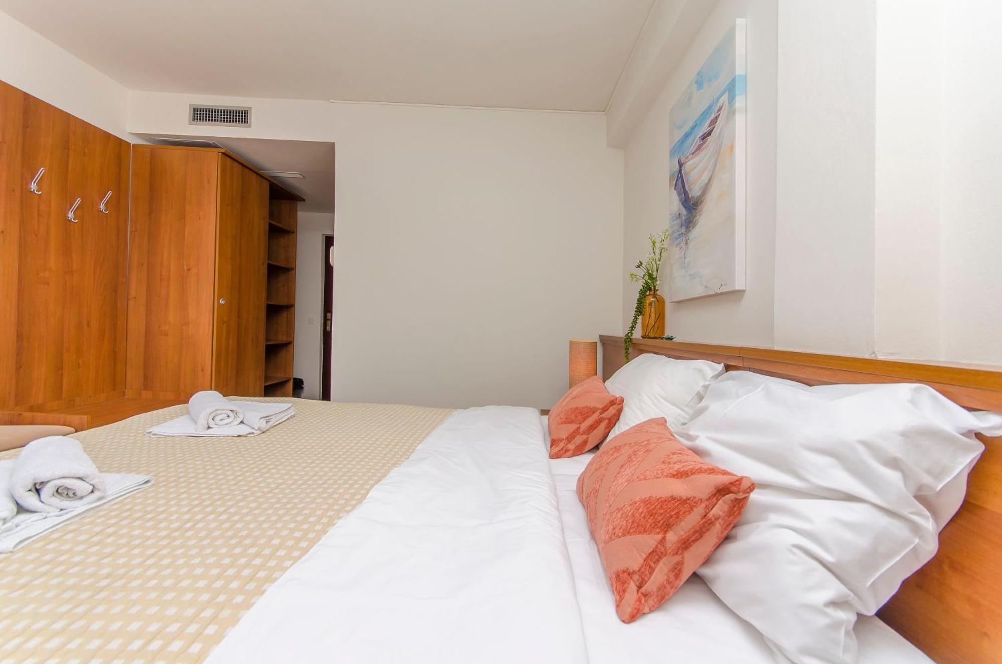 House Hotel Plava Laguna Tisno Ngoại thất bức ảnh