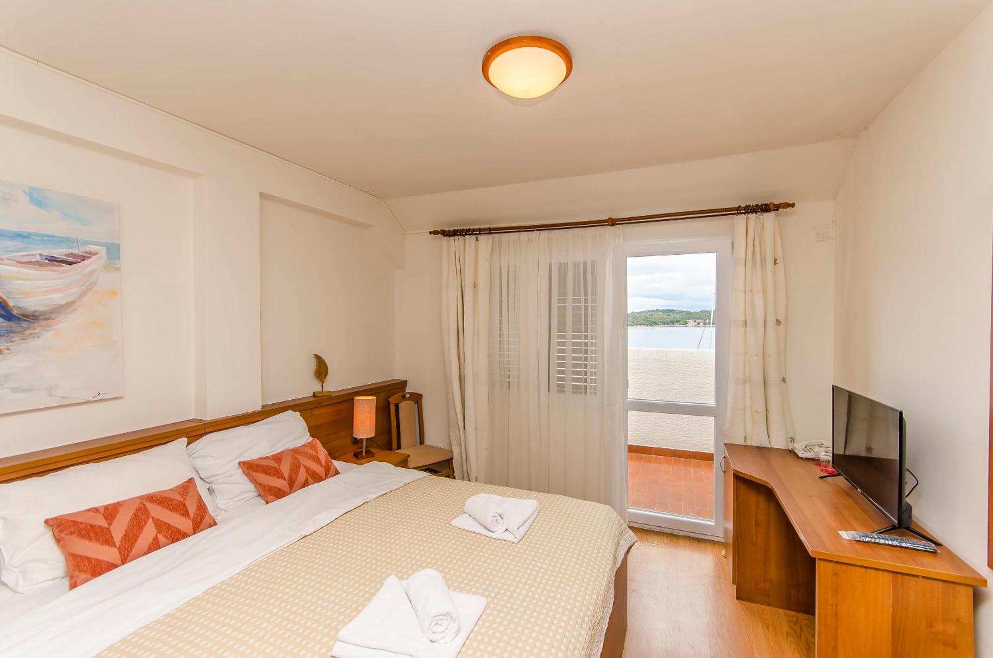 House Hotel Plava Laguna Tisno Ngoại thất bức ảnh