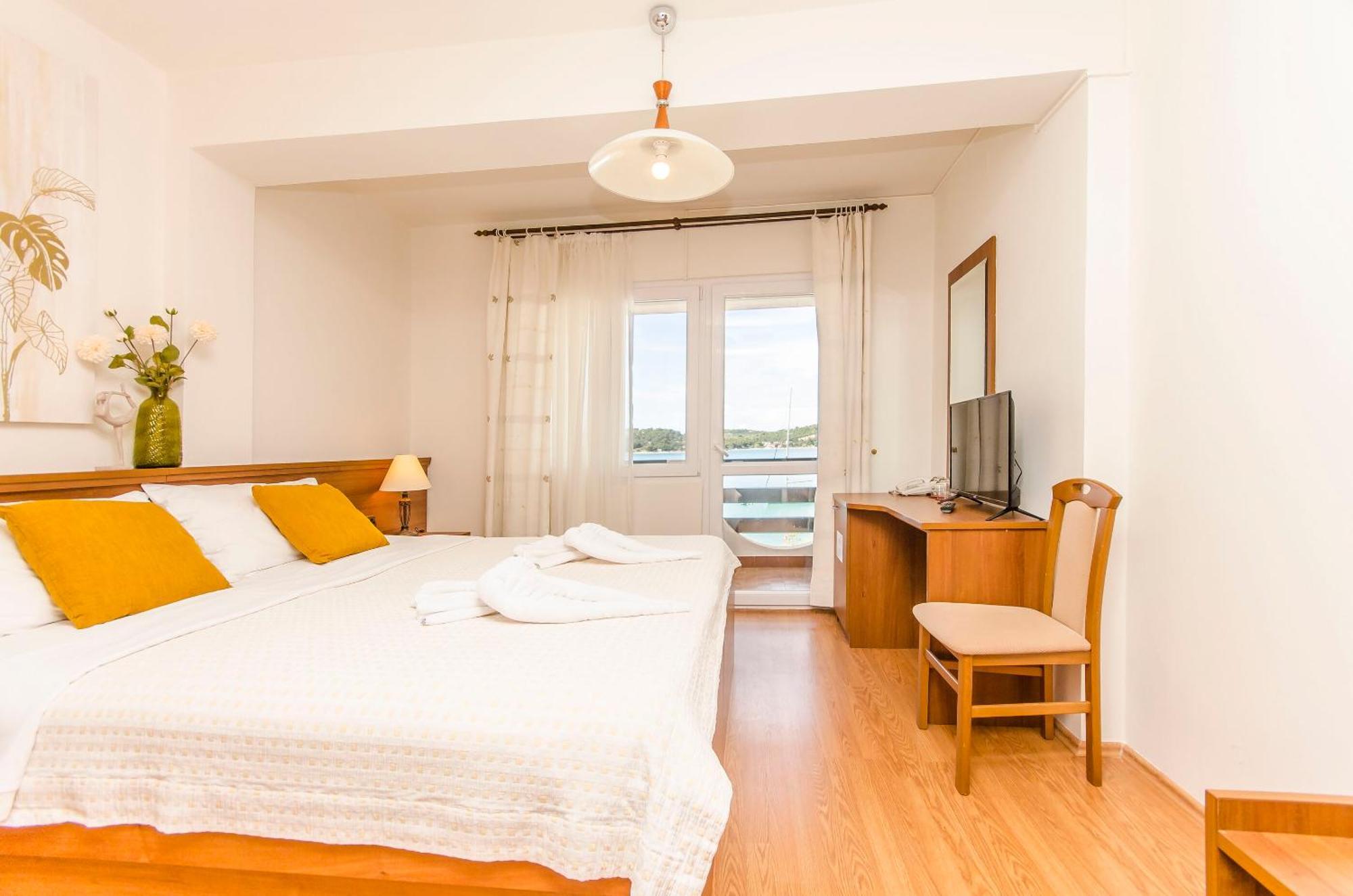 House Hotel Plava Laguna Tisno Ngoại thất bức ảnh