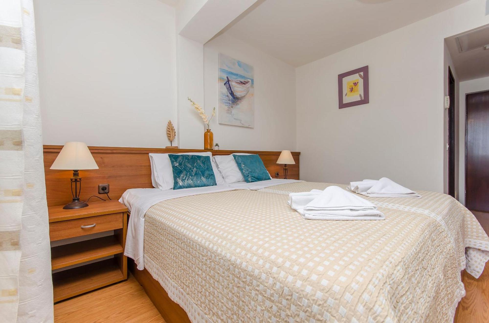 House Hotel Plava Laguna Tisno Ngoại thất bức ảnh