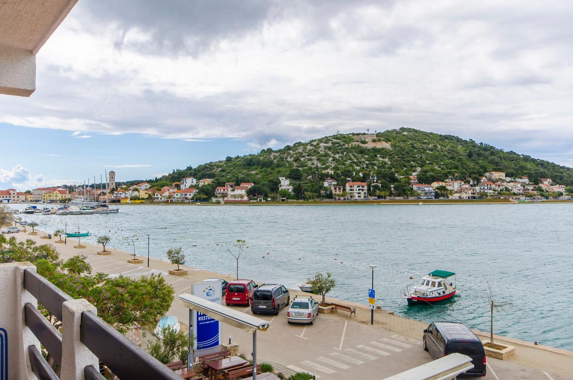 House Hotel Plava Laguna Tisno Phòng bức ảnh