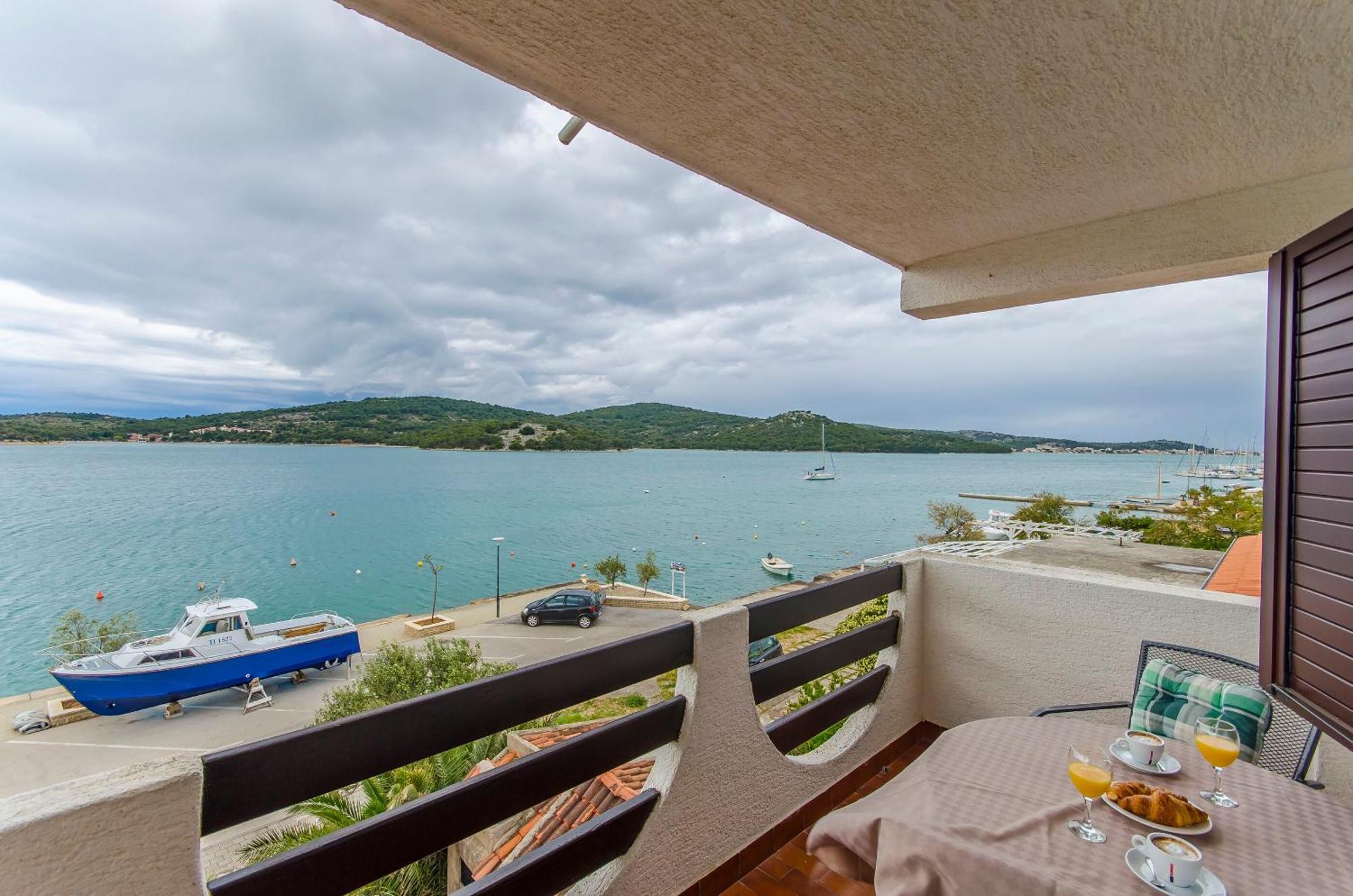 House Hotel Plava Laguna Tisno Phòng bức ảnh